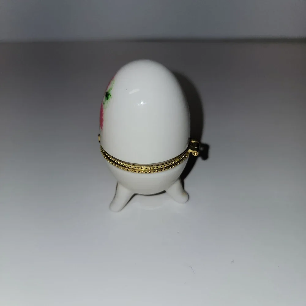 Vintage Floral Ceramic Hinged Egg Shaped Trinket Box Gold Trim 3 Footed